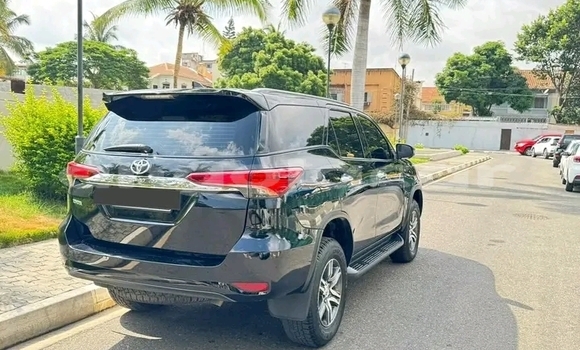 Buy Used Toyota Fortuner Black Car in Luanda in Luanda Province Buy Used Toyota Fortuner Black Car in Luanda in Luanda Province