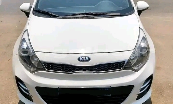 Acheter Occasion Voiture Kia rio Blanc à Luanda, Province de Luanda Acheter Occasion Voiture Kia rio Blanc à Luanda, Province de Luanda