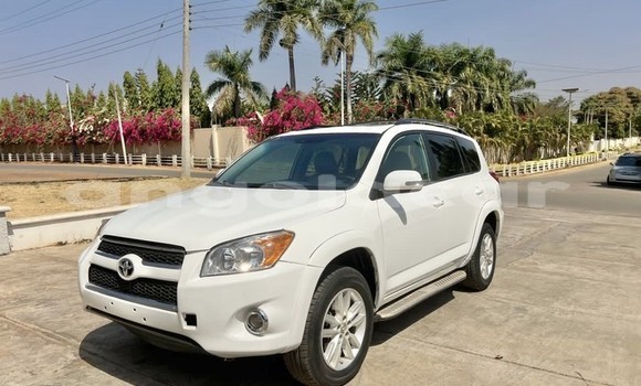 Comprar Usado Toyota RAV4 Branco Carro em Luanda em Luanda Province