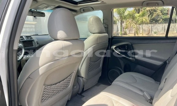 Buy Used Toyota RAV4 White Car in Luanda in Luanda Province Buy Used Toyota RAV4 White Car in Luanda in Luanda Province