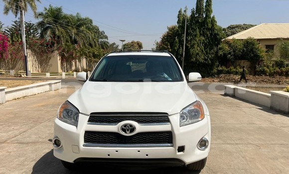 Comprar Usado Toyota RAV4 Branco Carro em Luanda em Luanda Province