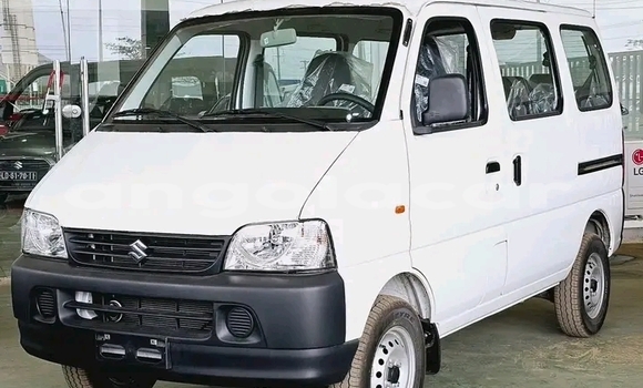 Buy Used Suzuki Every White Car in Luanda in Luanda Province Buy Used Suzuki Every White Car in Luanda in Luanda Province