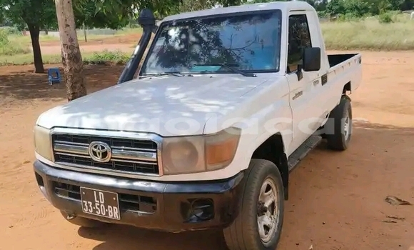 Buy Used Toyota Land Cruiser White Car in Luanda in Luanda Province Buy Used Toyota Land Cruiser White Car in Luanda in Luanda Province