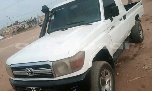 Acheter Occasion Voiture Toyota Land Cruiser Blanc à Luanda, Province de Luanda Acheter Occasion Voiture Toyota Land Cruiser Blanc à Luanda, Province de Luanda