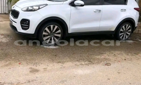 Buy Used Kia Sportage White Car in Luanda in Luanda Province