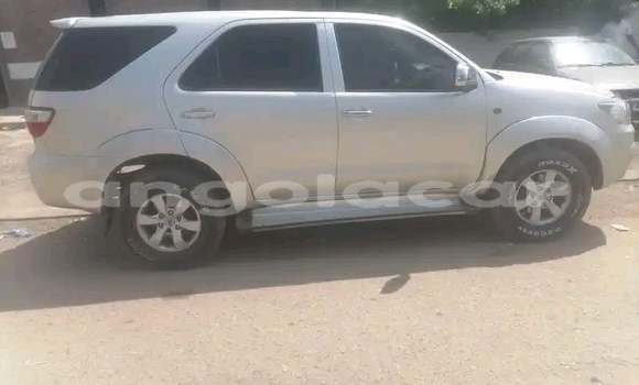 Acheter Occasion Voiture Toyota Fortuner Beige à Luanda, Province de Luanda Acheter Occasion Voiture Toyota Fortuner Beige à Luanda, Province de Luanda