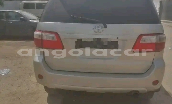 Acheter Occasion Voiture Toyota Fortuner Beige à Luanda, Province de Luanda Acheter Occasion Voiture Toyota Fortuner Beige à Luanda, Province de Luanda