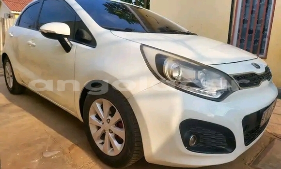 Acheter Occasion Voiture Kia rio Blanc à Luanda, Province de Luanda Acheter Occasion Voiture Kia rio Blanc à Luanda, Province de Luanda