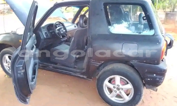 Acheter Occasion Voiture Toyota RAV4 Noir à Luanda, Province de Luanda Acheter Occasion Voiture Toyota RAV4 Noir à Luanda, Province de Luanda