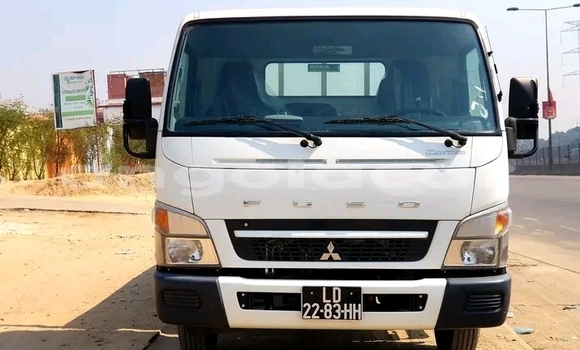 Buy Used Mitsubishi Carisma White Car in Luanda in Luanda Province Buy Used Mitsubishi Carisma White Car in Luanda in Luanda Province
