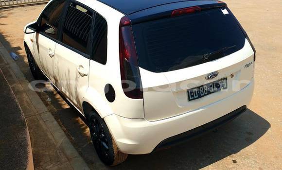 Comprar Usado Ford Fiesta Branco Carro em Camabatela em Uige Comprar Usado Ford Fiesta Branco Carro em Camabatela em Uige