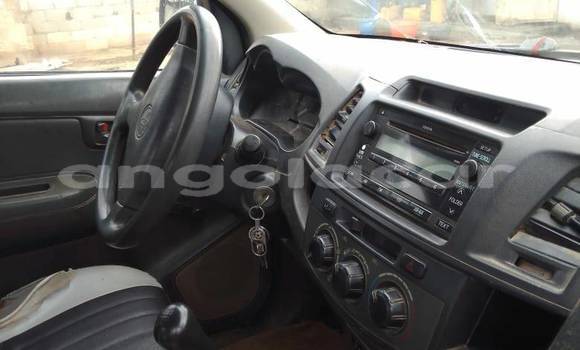 Comprar Usado Toyota Hilux Branco Carro em Camabatela em Uige Comprar Usado Toyota Hilux Branco Carro em Camabatela em Uige