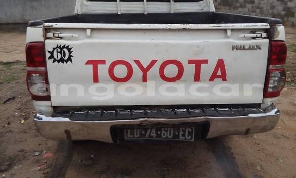 Comprar Usado Toyota Hilux Branco Carro em Camabatela em Uige Comprar Usado Toyota Hilux Branco Carro em Camabatela em Uige