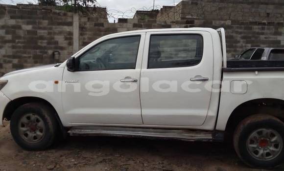 Comprar Usado Toyota Hilux Branco Carro em Camabatela em Uige Comprar Usado Toyota Hilux Branco Carro em Camabatela em Uige