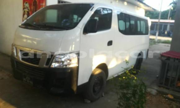 Comprar Usado Nissan Urvan Branco Carro em Caluquembe em Huila Comprar Usado Nissan Urvan Branco Carro em Caluquembe em Huila
