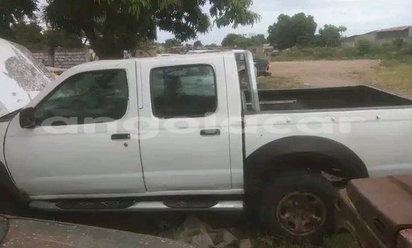 Buy Used Nissan Hardbody White Car in Luanda in Luanda Province
