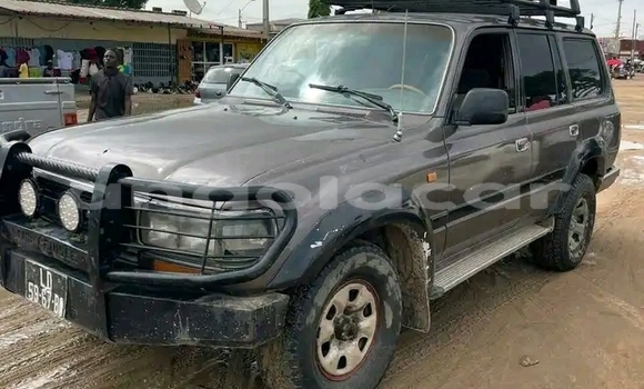 Buy Used Toyota Land Cruiser Silver Car in Luanda in Luanda Province