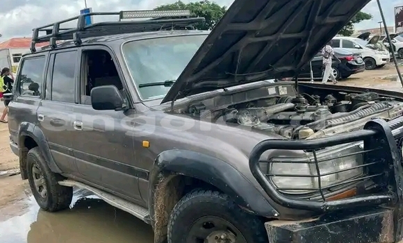 Acheter Occasion Voiture Toyota Land Cruiser Gris à Luanda, Province de Luanda Acheter Occasion Voiture Toyota Land Cruiser Gris à Luanda, Province de Luanda