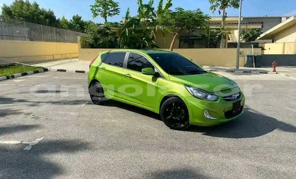 Comprar Usado Hyundai Accent Verde Carro em Luanda em Luanda Province