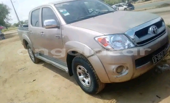 Comprar Usado Toyota Hilux Bege Carro em Luanda em Luanda Province