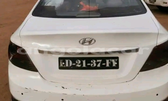 Comprar Usado Hyundai Accent Branco Carro em Luanda em Luanda Province