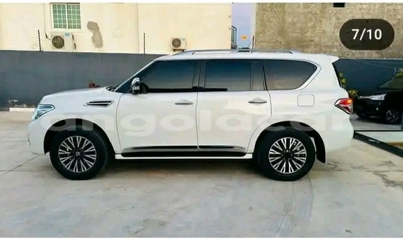 Buy Used Nissan Patrol White Car in Luanda in Luanda Province