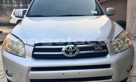 Comprar Usado Toyota RAV4 Outro Carro em Luanda em Luanda Province