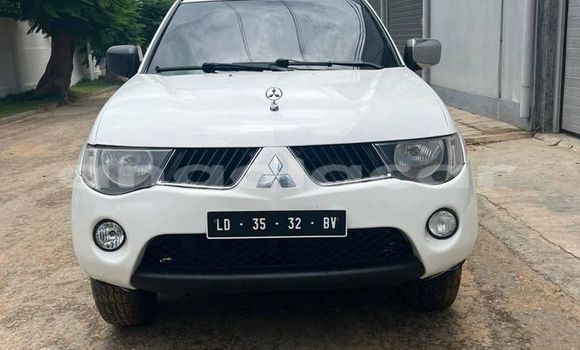 Buy Used Mitsubishi L200 White Car in Caluquembe in Huila Buy Used Mitsubishi L200 White Car in Caluquembe in Huila
