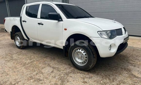 Acheter Occasion Voiture Mitsubishi L200 Blanc à Caluquembe, Huila Acheter Occasion Voiture Mitsubishi L200 Blanc à Caluquembe, Huila