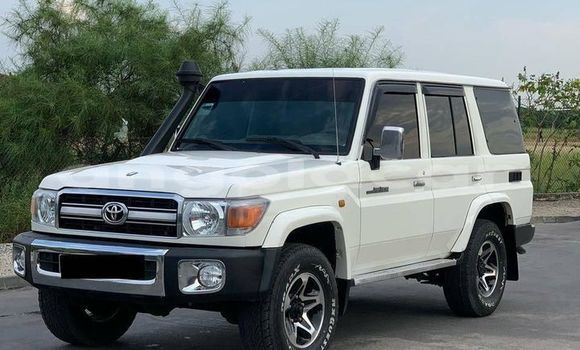 Comprar Usado Toyota Land Cruiser Branco Carro em Caconda em Huila