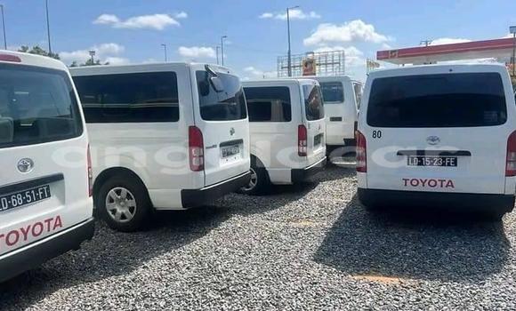 Acheter Occasion Voiture Toyota Hiace Blanc à Camabatela, Uige Acheter Occasion Voiture Toyota Hiace Blanc à Camabatela, Uige