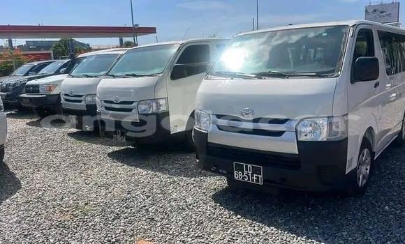 Acheter Occasion Voiture Toyota Hiace Blanc à Camabatela, Uige Acheter Occasion Voiture Toyota Hiace Blanc à Camabatela, Uige