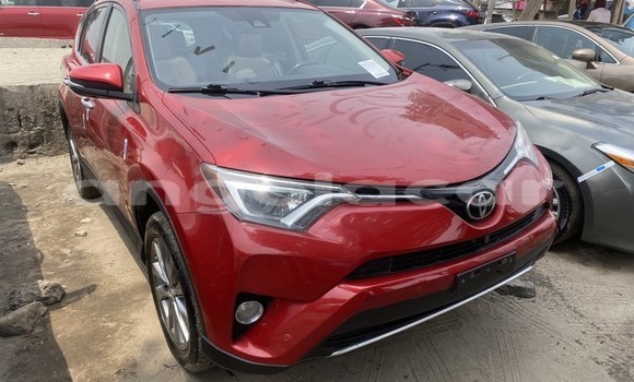 Comprar Usado Toyota RAV4 Vermelho Carro em Luanda em Luanda Province Comprar Usado Toyota RAV4 Vermelho Carro em Luanda em Luanda Province