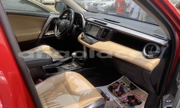 Comprar Usado Toyota RAV4 Vermelho Carro em Luanda em Luanda Province Comprar Usado Toyota RAV4 Vermelho Carro em Luanda em Luanda Province