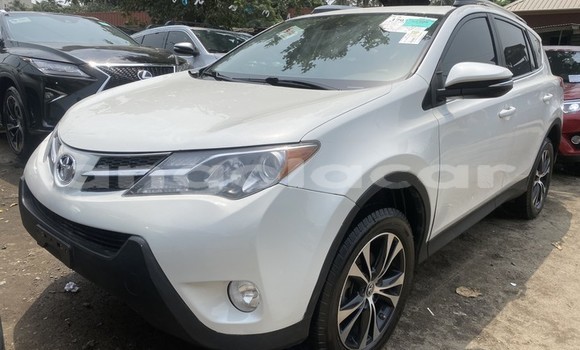 Comprar Usado Toyota RAV4 Branco Carro em Luanda em Luanda Province Comprar Usado Toyota RAV4 Branco Carro em Luanda em Luanda Province