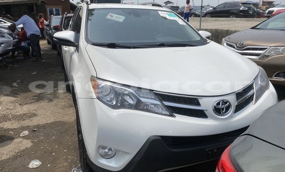 Buy Used Toyota RAV4 White Car in Luanda in Luanda Province Buy Used Toyota RAV4 White Car in Luanda in Luanda Province