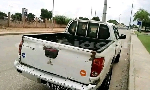 Buy Used Mitsubishi L200 White Car in Luanda in Luanda Province Buy Used Mitsubishi L200 White Car in Luanda in Luanda Province