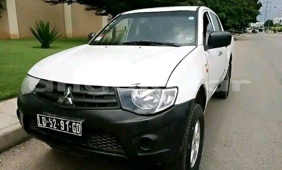 Acheter Occasion Voiture Mitsubishi L200 Blanc à Luanda, Province de Luanda Acheter Occasion Voiture Mitsubishi L200 Blanc à Luanda, Province de Luanda