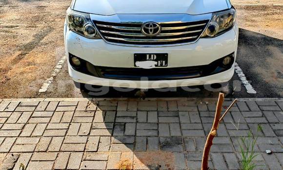 Acheter Occasion Voiture Toyota Fortuner Blanc à Caluquembe, Huila