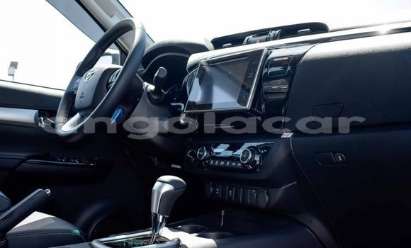 Comprar Novo Toyota Hilux Prata Carro em Caala em Huambo Comprar Novo Toyota Hilux Prata Carro em Caala em Huambo