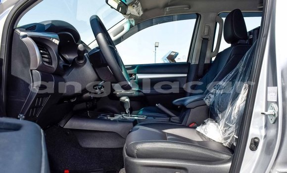 Comprar Novo Toyota Hilux Prata Carro em Caala em Huambo Comprar Novo Toyota Hilux Prata Carro em Caala em Huambo
