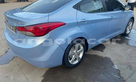 Comprar Usado Hyundai Elantra Azul Carro em Camabatela em Uige