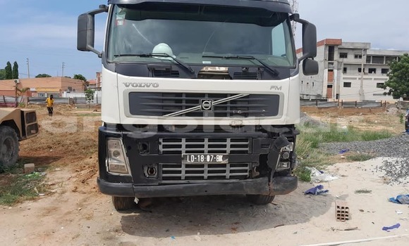 Buy Used Volvo F4 White Truck in Camabatela in Uige Buy Used Volvo F4 White Truck in Camabatela in Uige