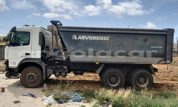 Buy Used Volvo F4 White Truck in Camabatela in Uige Buy Used Volvo F4 White Truck in Camabatela in Uige