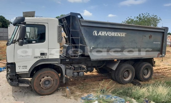 Buy Used Volvo F4 White Truck in Camabatela in Uige Buy Used Volvo F4 White Truck in Camabatela in Uige