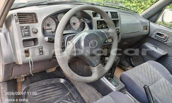 Comprar Usado Toyota RAV4 Outro Carro em Camabatela em Uige Comprar Usado Toyota RAV4 Outro Carro em Camabatela em Uige