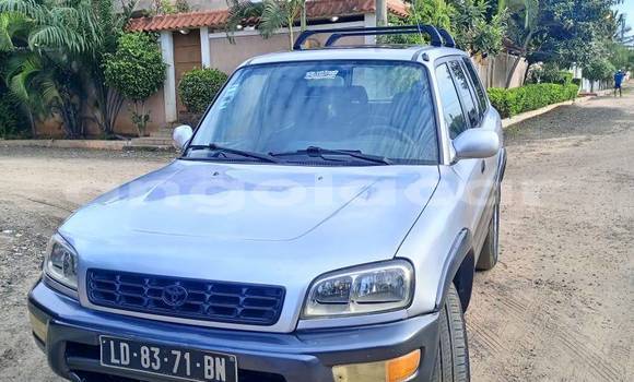 Comprar Usado Toyota RAV4 Outro Carro em Camabatela em Uige Comprar Usado Toyota RAV4 Outro Carro em Camabatela em Uige