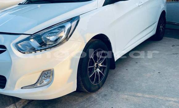 Buy Used Hyundai Accent White Car in Caluquembe in Huila
