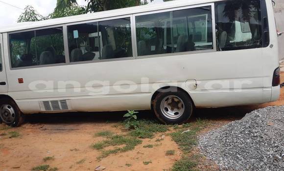 Comprar Usado Hyundai Chorus Branco Caminhão em Caconda em Huila Comprar Usado Hyundai Chorus Branco Caminhão em Caconda em Huila