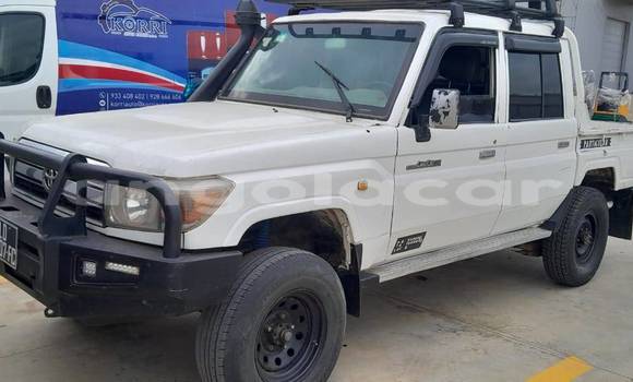 Comprar Usado Toyota Hilux Branco Carro em Camacupa em Bie Comprar Usado Toyota Hilux Branco Carro em Camacupa em Bie